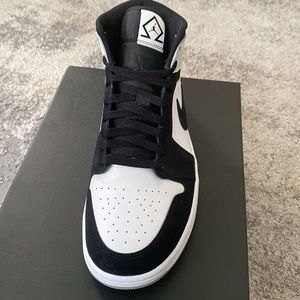 Air Jordan 1 mid SE (diamond shorts)